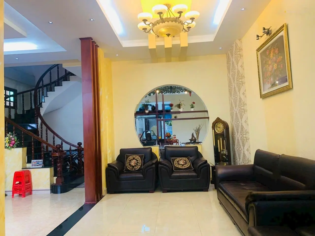 HOT ! NHÀ 3 TẦNG 180m2 NGANG KHỦNG 9M - 6PN 4WC - Hoàn công chuẩn - dọn vào là ở.