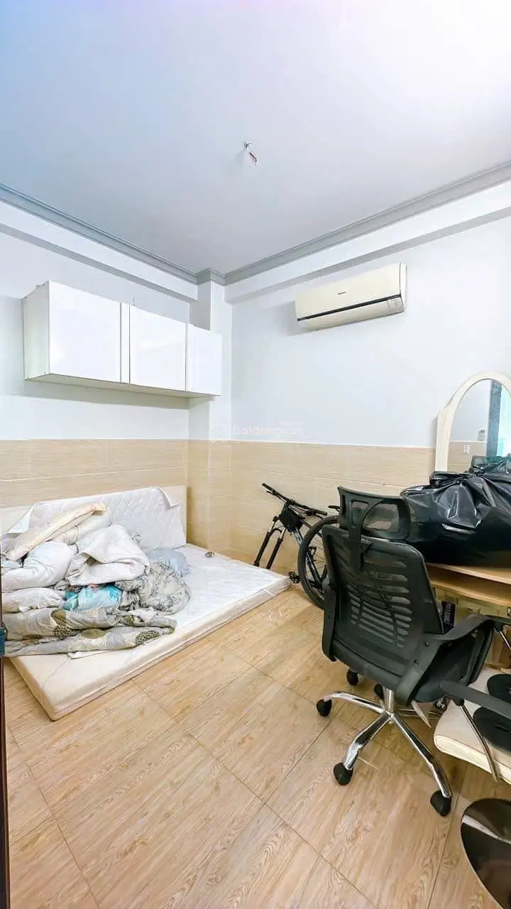 - BÁN NHÀ Q4 KHU DÂN CƯ HIỆN HỮU KHU ĐƯỜNG SỐ Q4 ĐƯỜNG RỘNG 6M BAO 2 CHIẾC TAXI 7 CHỖ RA VÀO