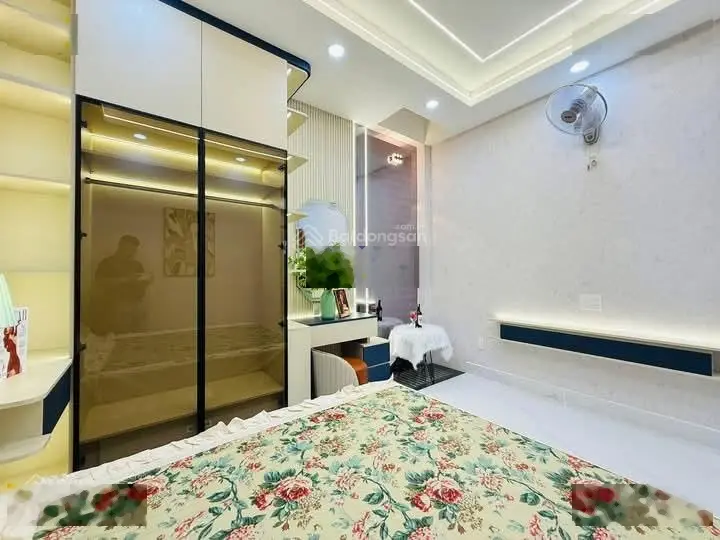 Bán gấp nhà 1/ Lê Thị Bạch Cát , P11 , Q11. DT 114m2 giá 4 tỷ 9.Sổ hồng riêng