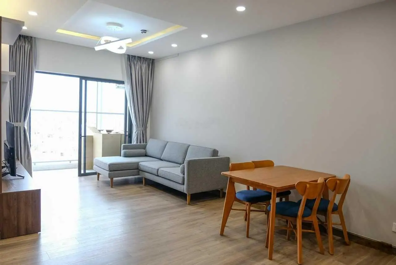 Cần bán gấp căn hộ chung cư Viva Riverside DT: 70m2, 2PN, 2WC. Full NT. Nhà đẹp. Giá: 3,35 tỷ