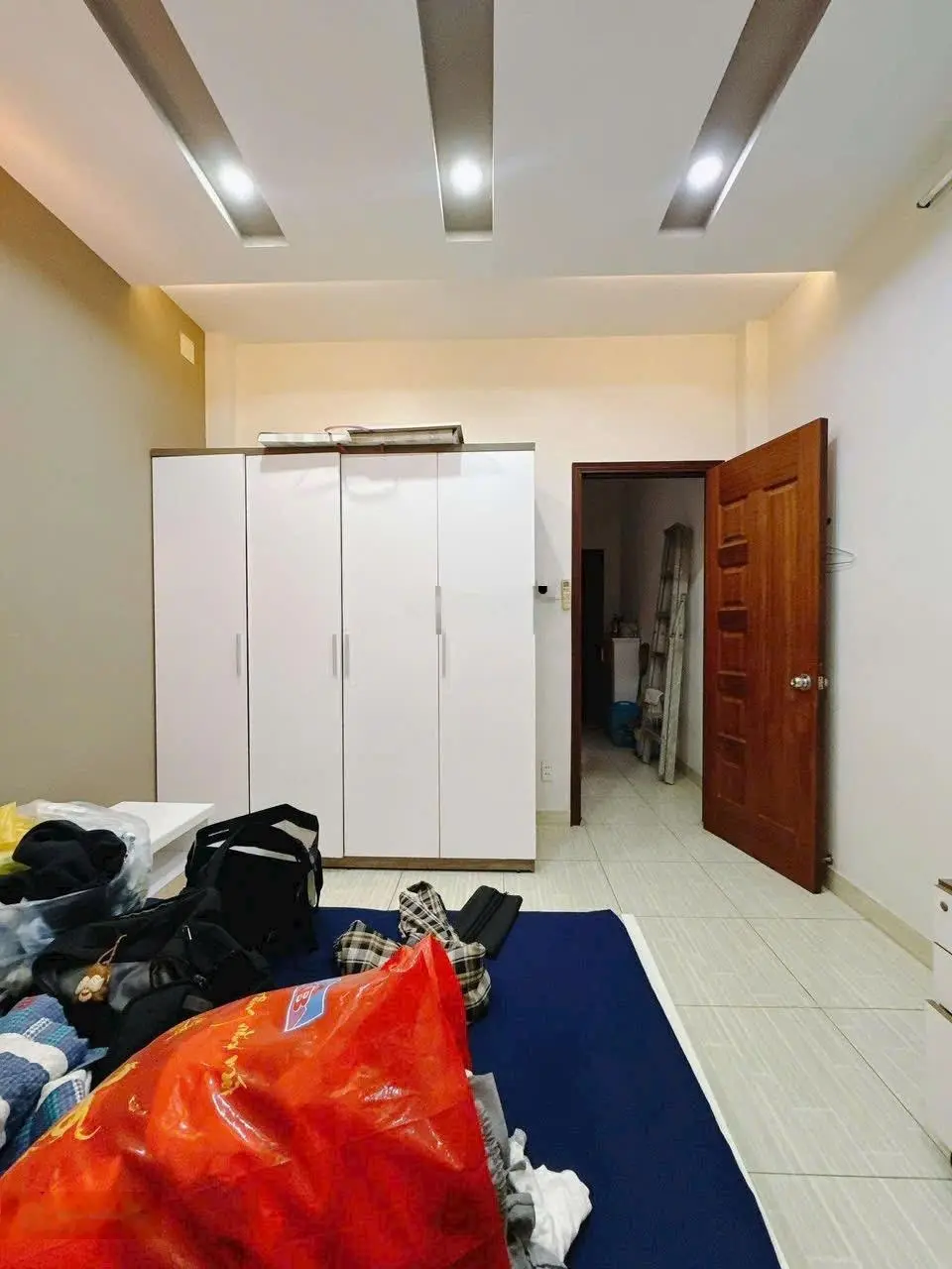 Nhà đẹp 4 tầng, DT 44m2, hẻm thông đẹp, Khánh Hội Quận 4