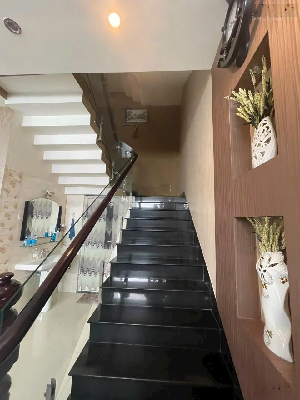Bán nhà 3 tầng sân ô tô mặt tiền KD Hà Thanh gần chợ Đầm Tp Nha Trang - Ngang 8m, sổ hoàn công