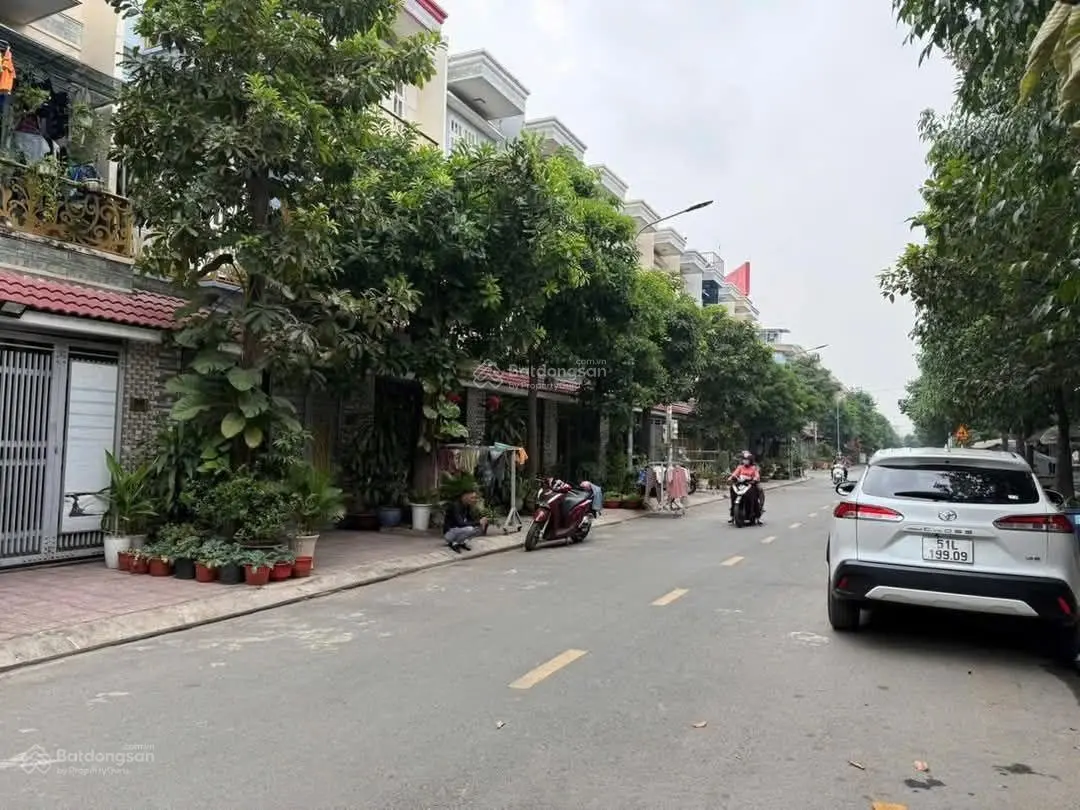 Nhà 2 lầu gần bệnh viện dĩ an giá 3 tỷ 650 triệu