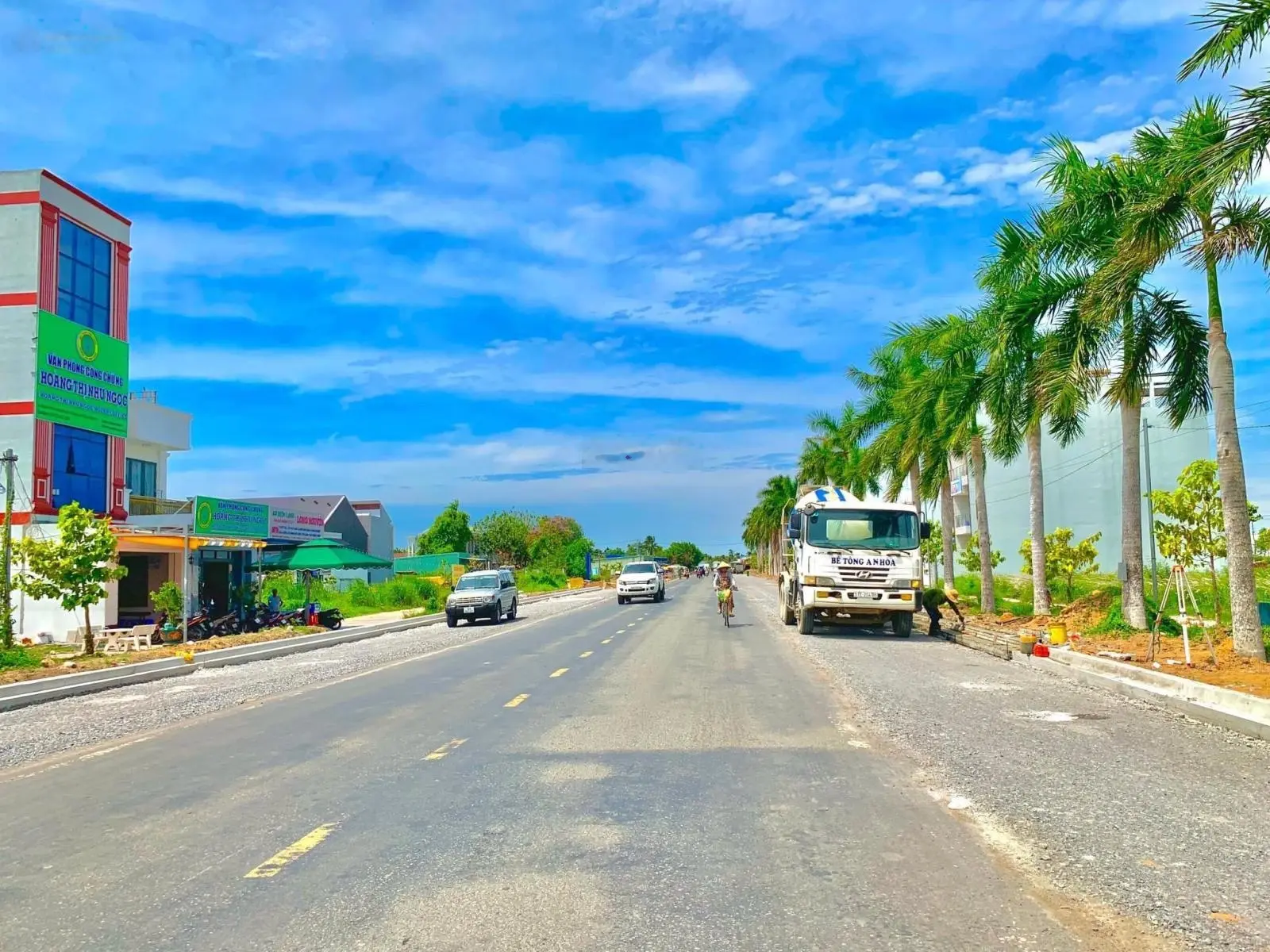 Chủ cần tiền xây nhà nên gửi tôi bán nhanh lô đất gần mặt tiền đường ĐT818 32m, SHR công chứng ngay