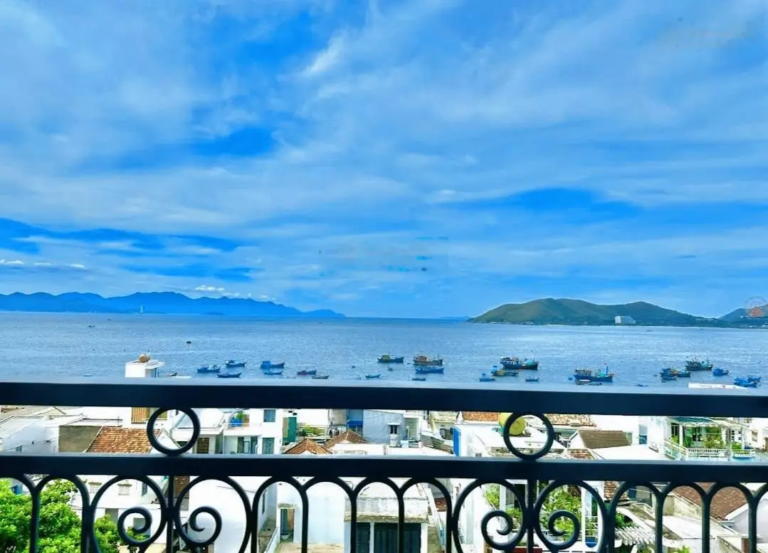 Nhà 3 tầng 2 mặt tiền Trần Phú - sát bệnh viện Vinmec Nha Trang