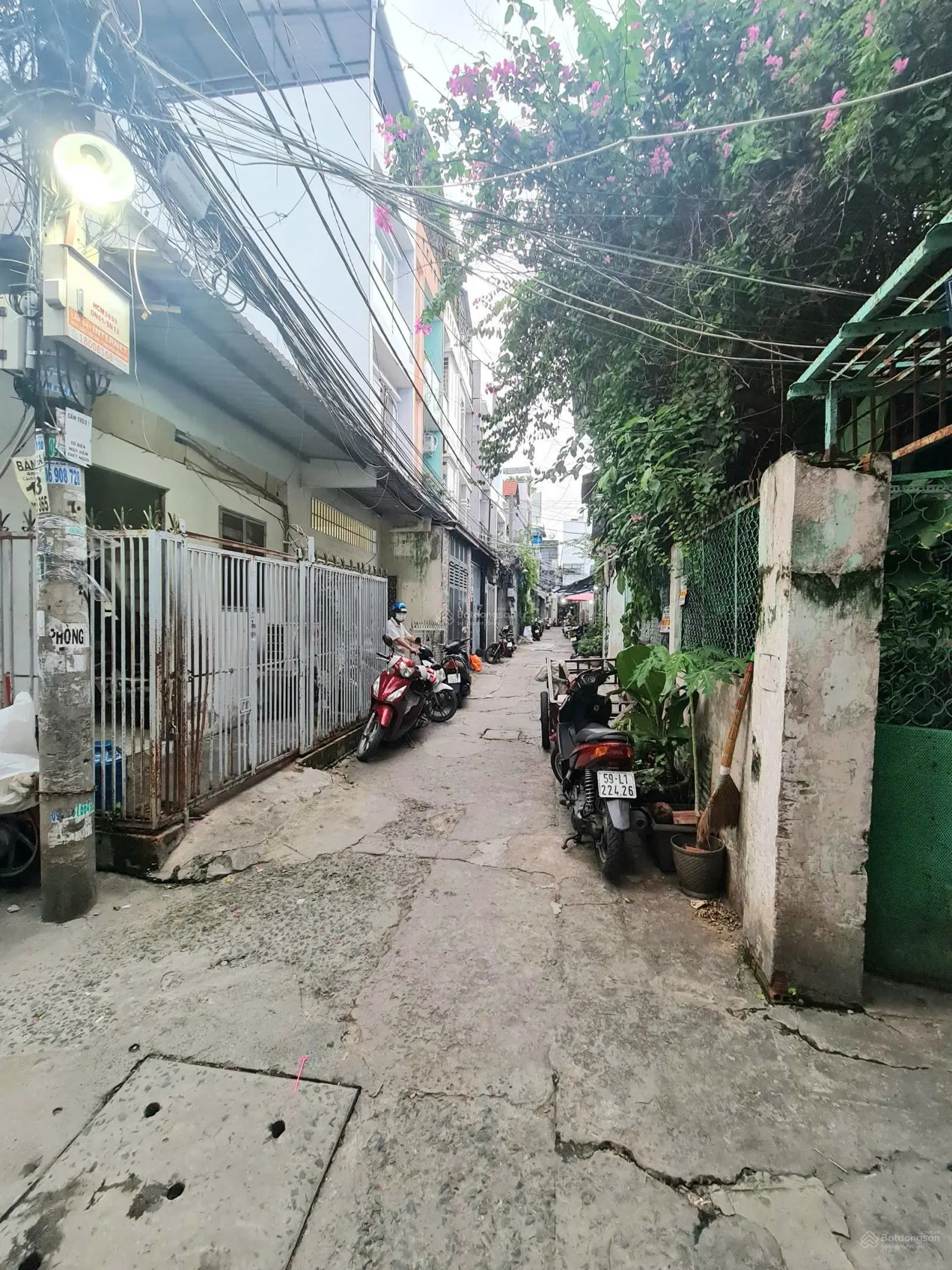 QUận 8 ngay chợ rạch ông - 5 phút tới quận 1- 5, quận 7 - kế bên aeon tạ quang bửu - sổ vuông đẹp .