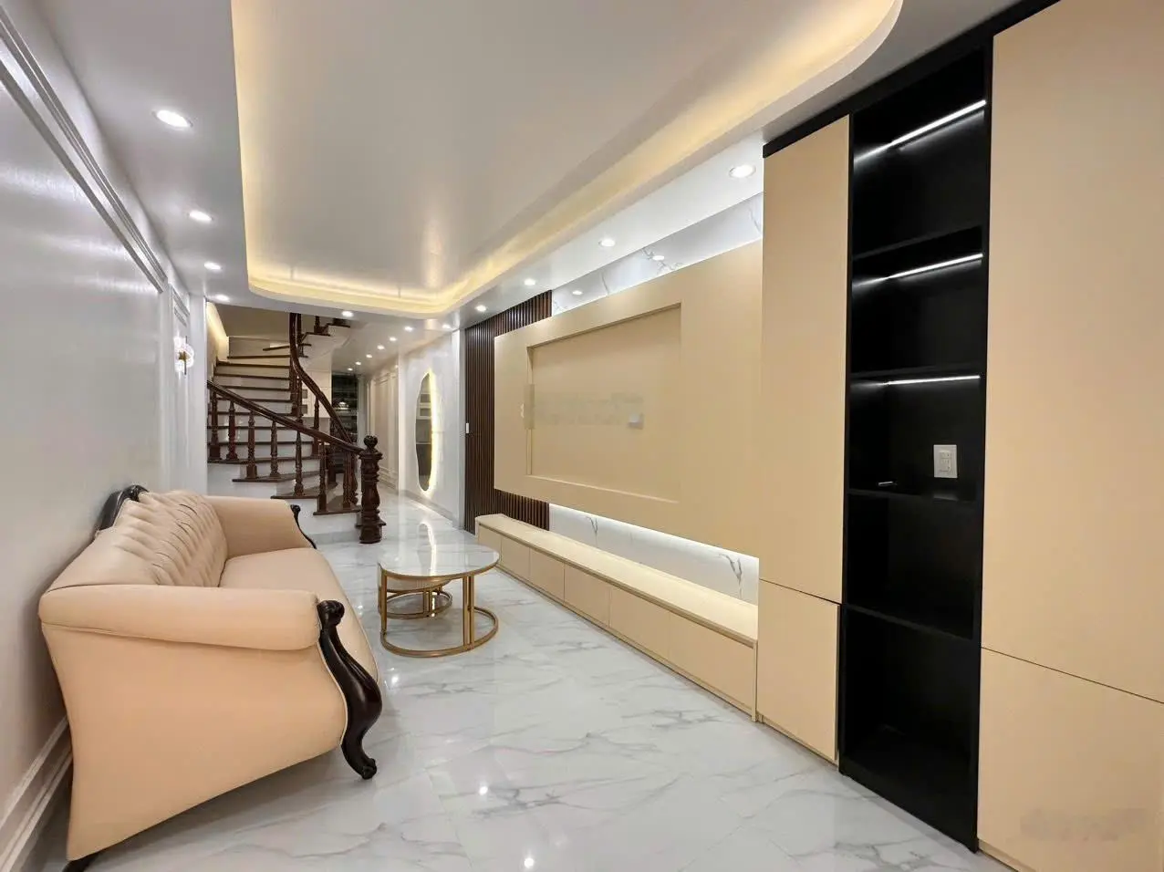 HÀNG HIẾM-CĂN MẶT NGÕ OTO TUYẾN TRUNG TÂM, PHỐ LÊ LỢI