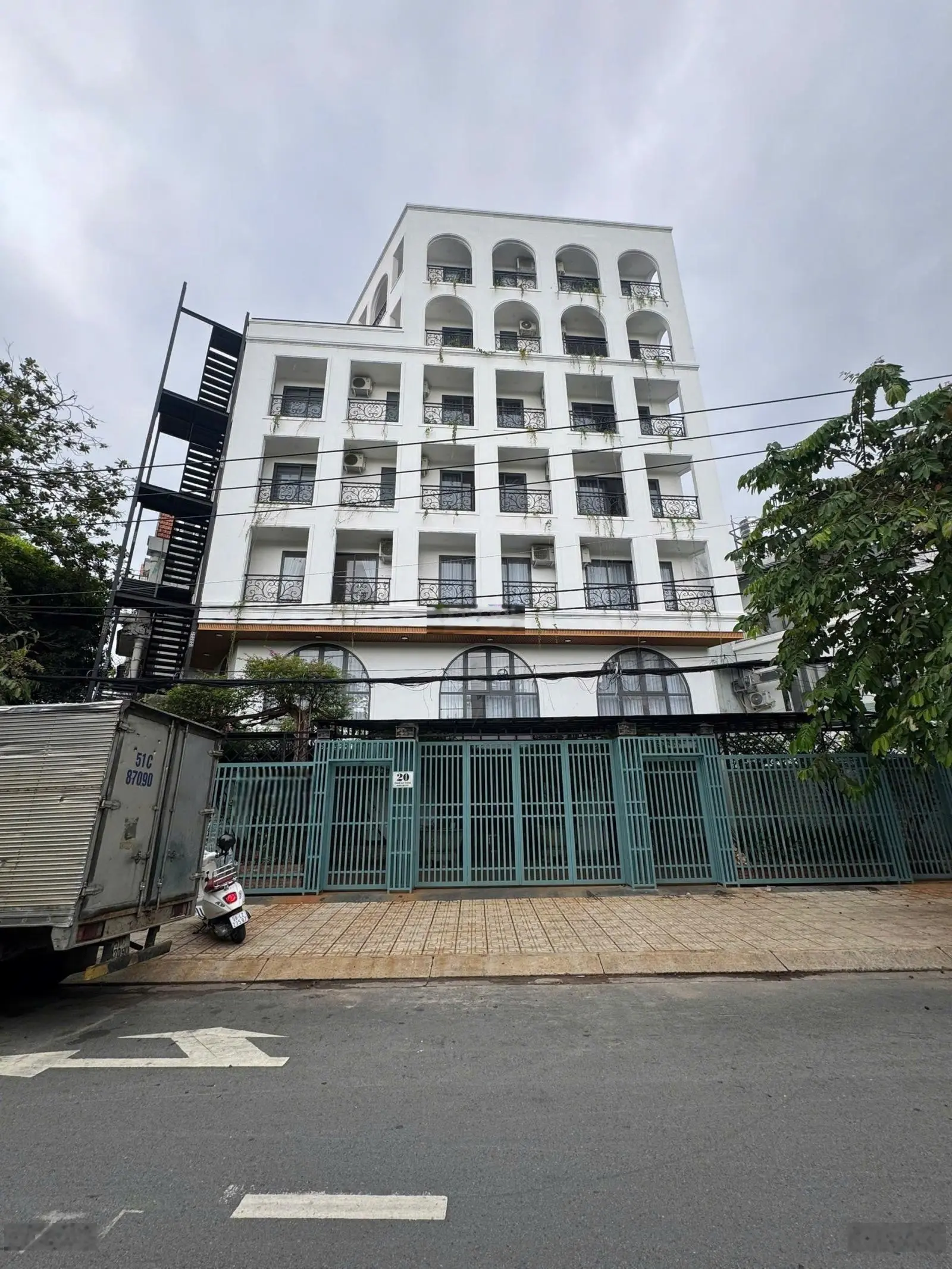 Bán tòa nhà góc 2 mặt tiền Phạm Huy Thông, Gò Vấp, gần Phan Văn Trị, DT 16x18, hầm, 7 tầng, 55 tỷ