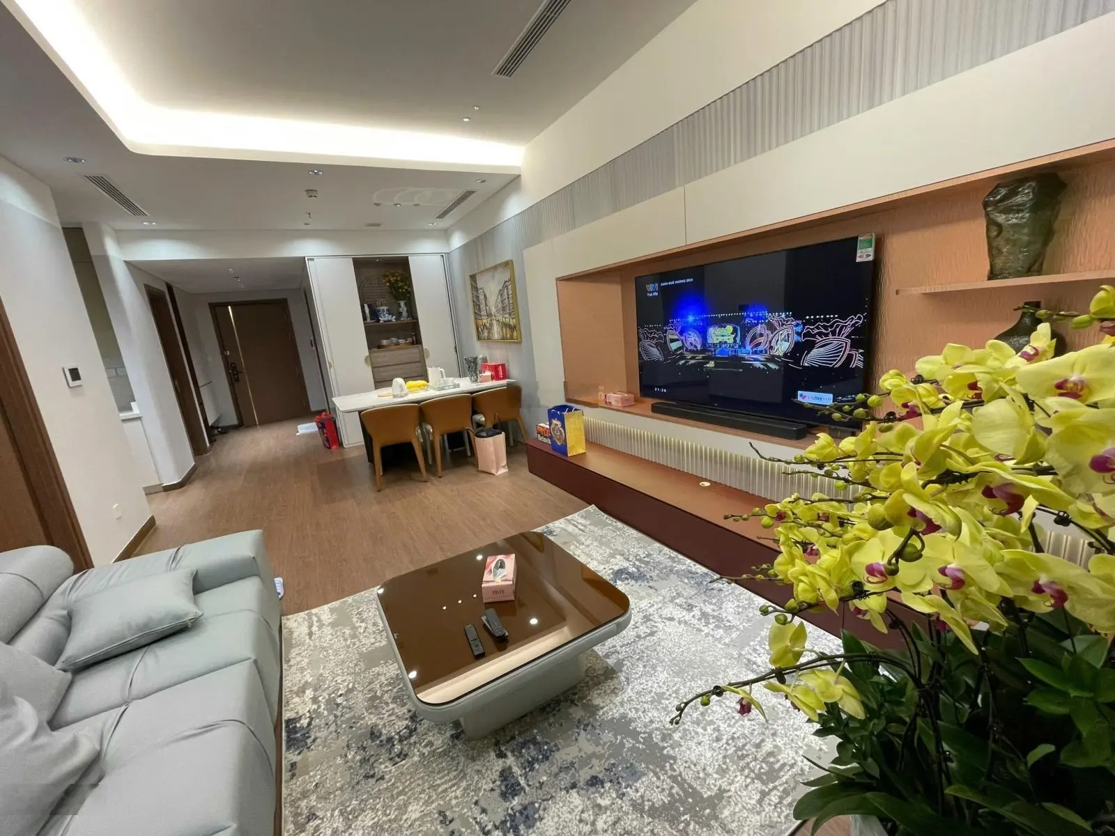 Đẳng cấp giới thượng lưu với view Hồ Tây 2PN D' Leroi Soleil