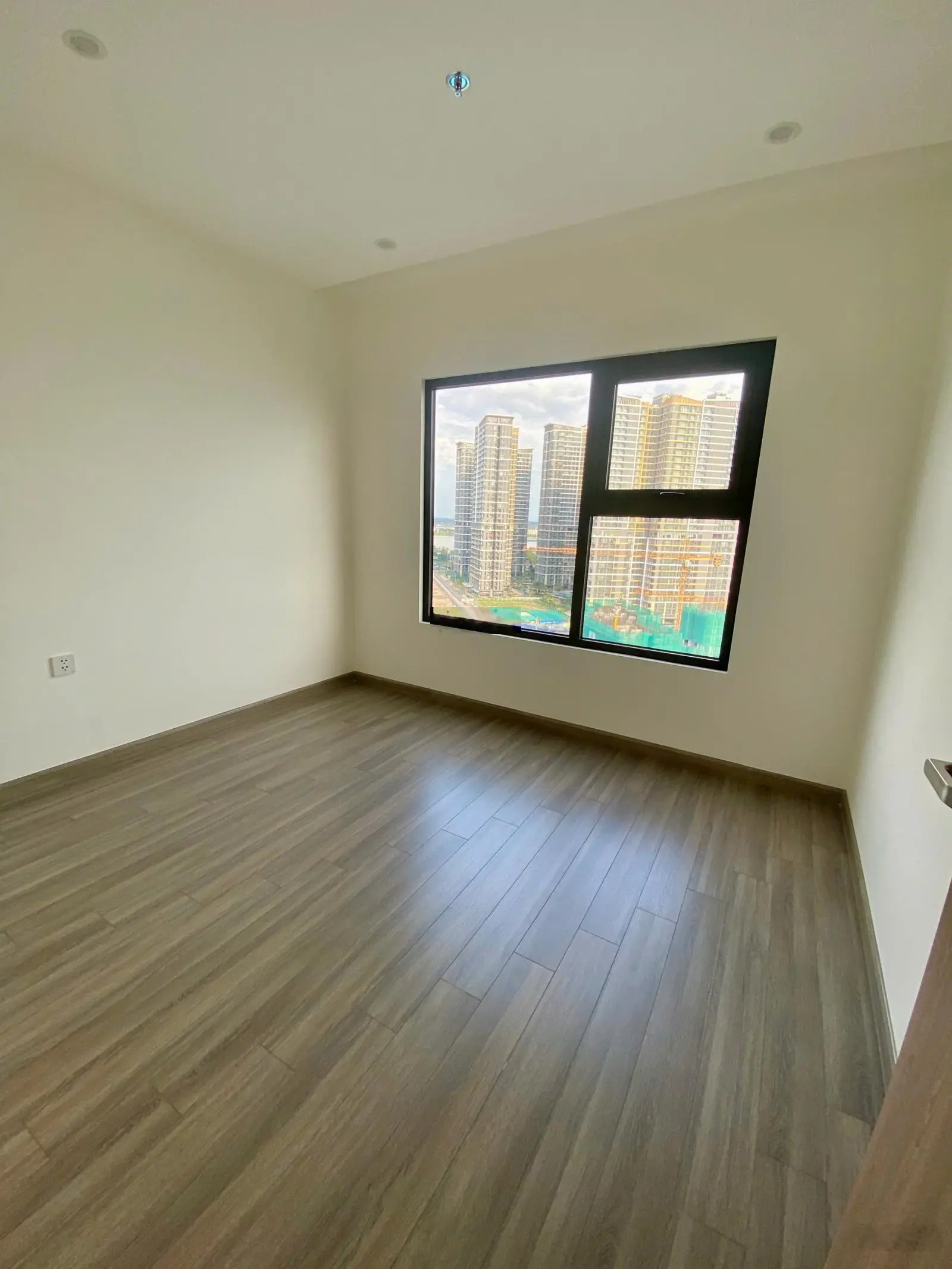 Bán 3PN 2WC, DT 81m2, Glory Heights tầng cao giá 4 tỷ 490 thoáng Vinhomes Grand Park