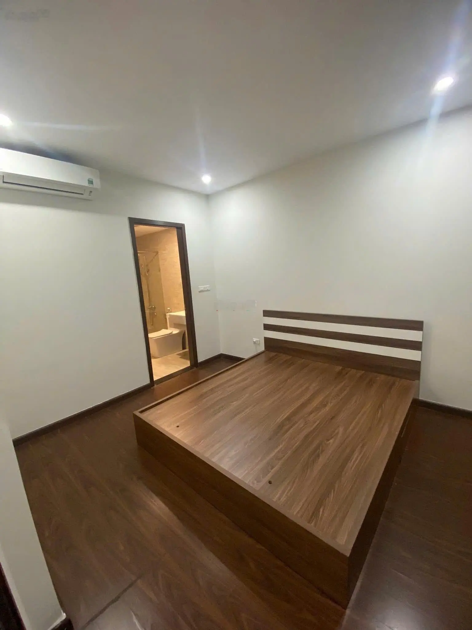 Căn hộ giá rẻ ở Roman Plaza- Tố Hữu nhà em bán DT 76m2,sổ đỏ,full nội thất mới. Lh 0963 627 ***