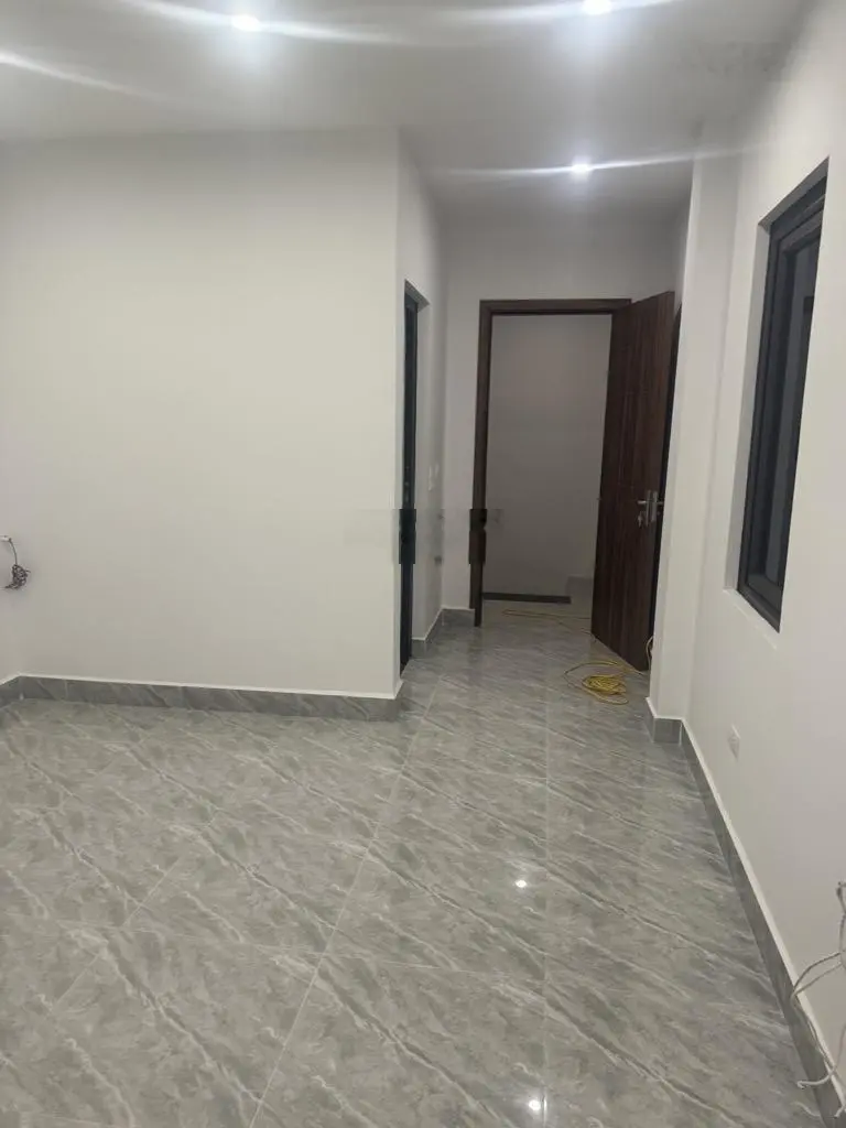 Nhà 5 tầng xây mới 2 thoáng, ôtô qua cửa. Giá 5,9 tỷ