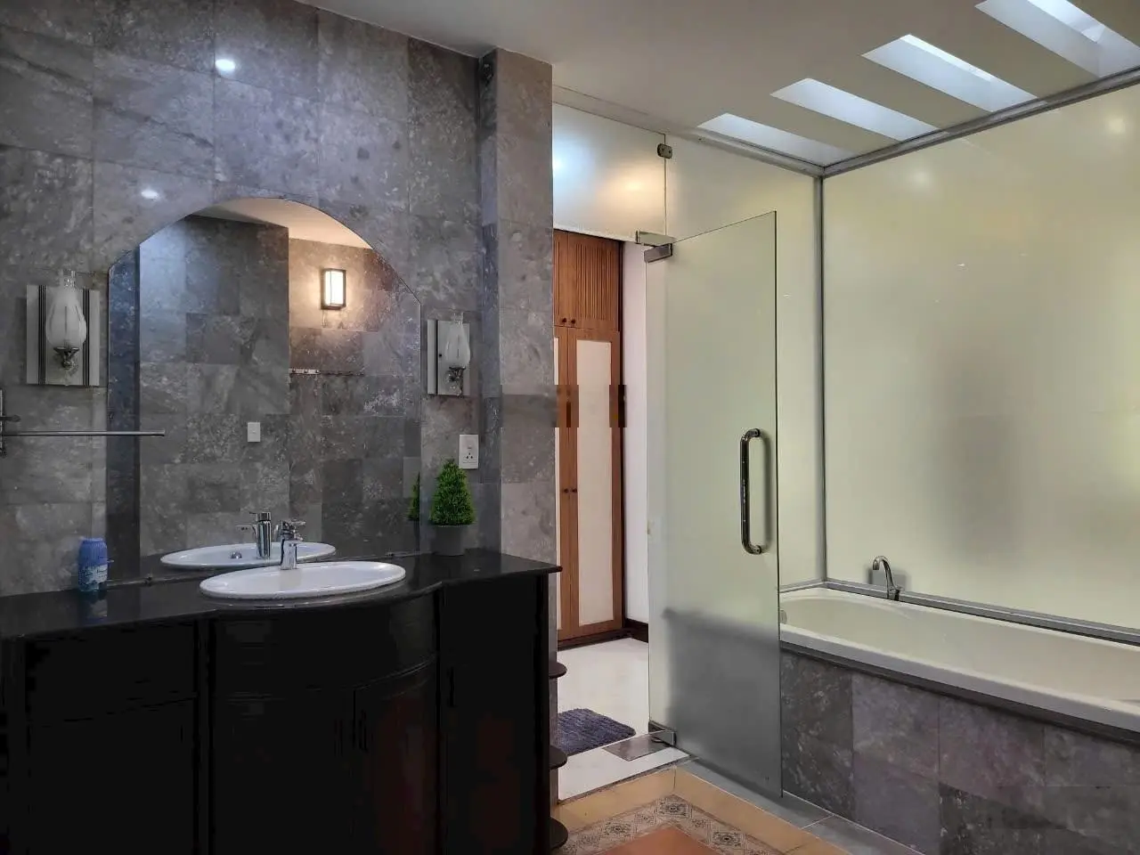 Bán nhà MT LÊ QUANG ĐẠO đang cho thuê 35tr/1th khi phố Tây An Thượng