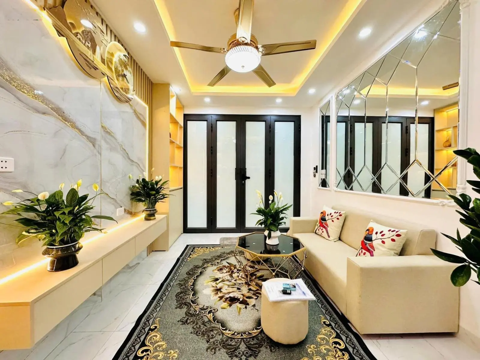 Bán nhà Trích Sài, cực đẹp, ngõ nông và thông, diện tích 37m2. MT 6m siêu đẹp, siêu rộng