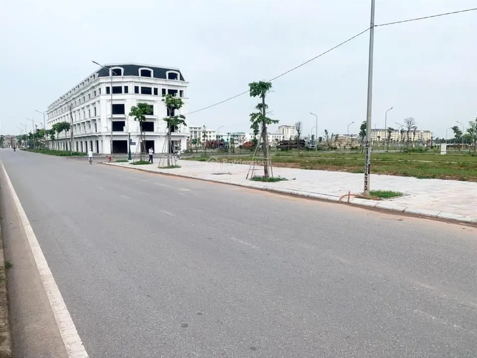 Cần bán 1 lô siêu đẹp. View trực tiếp ngã 6 (khu 5,9 big C - KĐT phía Nam TP Bắc Giang)