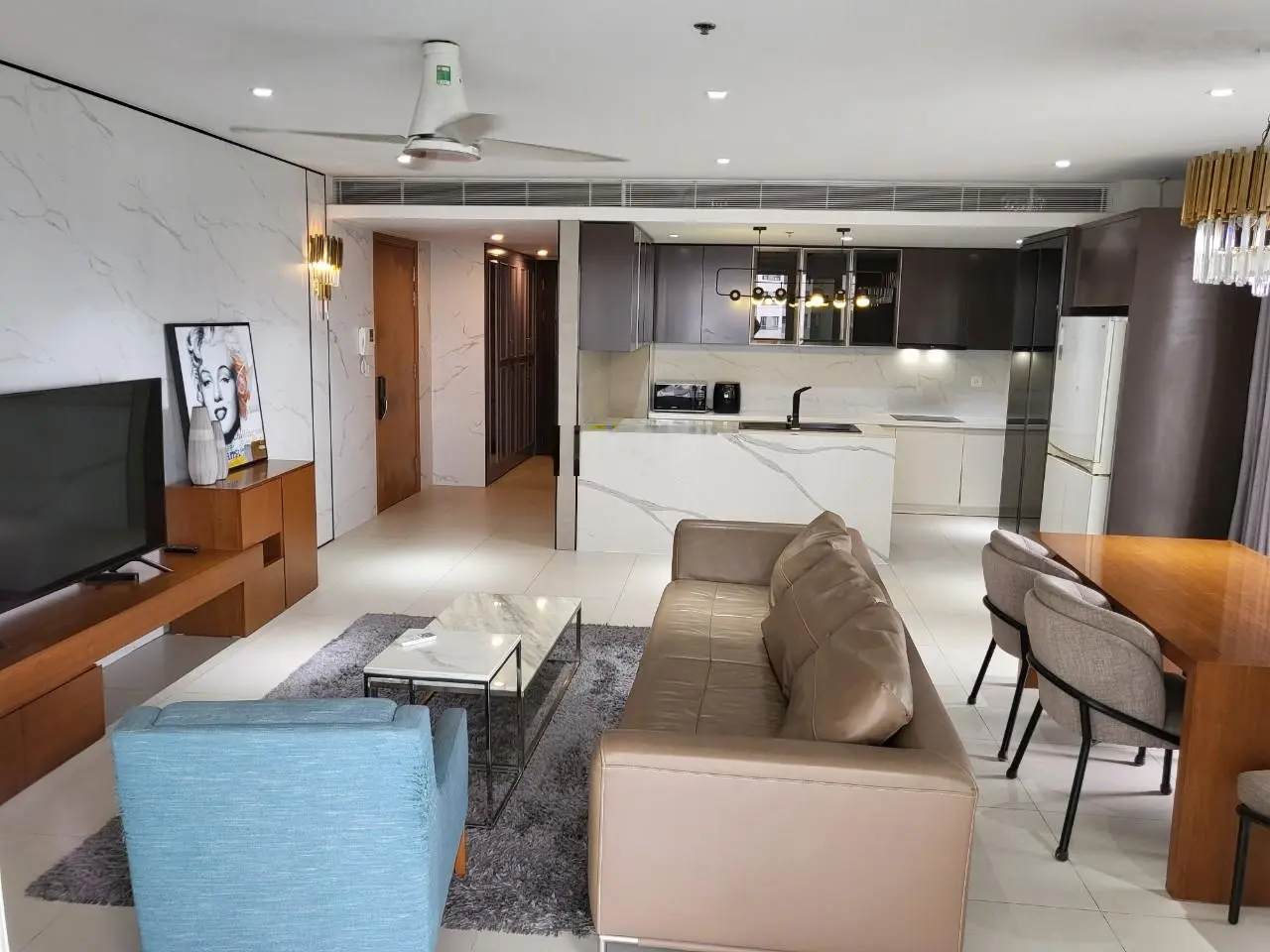 Bán căn hộ 3 phòng ngủ Đảo Kim Cương, 180 m2, có sổ hồng, view hồ bơi, yên tĩnh mát mẻ, giá tốt