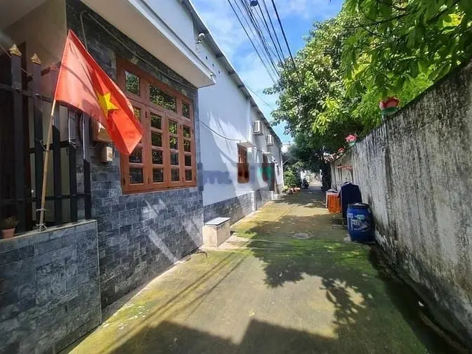 P. Linh Trung, gần sát PVĐ, HXH, nhà 97 m2 2 tầng bán gấp chỉ 5.1 t.ỷ.