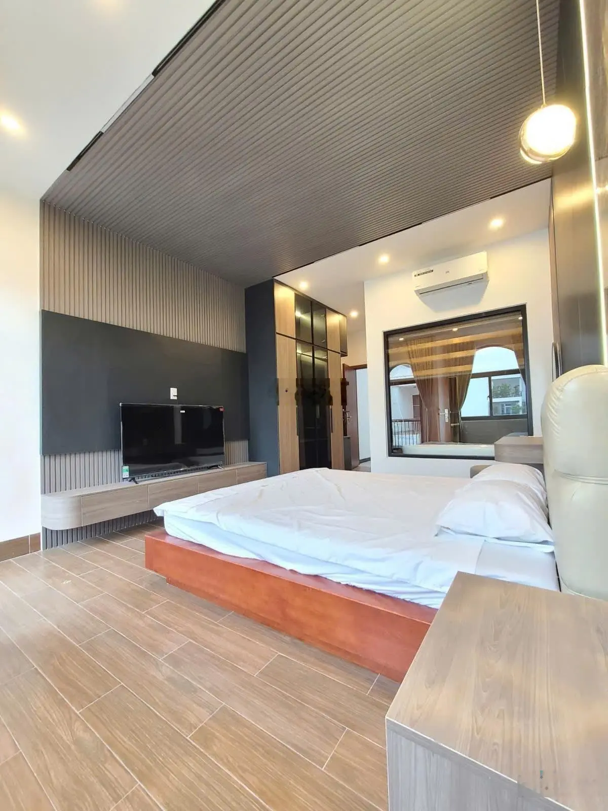 Bán nhà kiểu dáng Villa sang trọng mới cứng có hồ bơi dòng tiền 40tr/ tháng.
