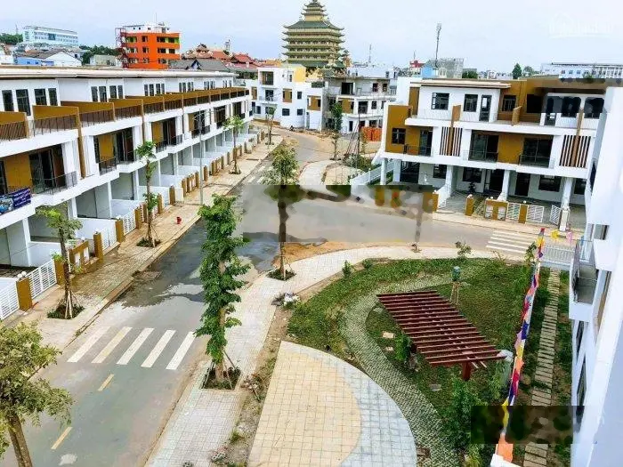 Cần bán căn biệt thự liền kề 245,7m2, giá 16,5tỷ Thăng Long Home Hưng Phú, giá rẻ nhất khu.