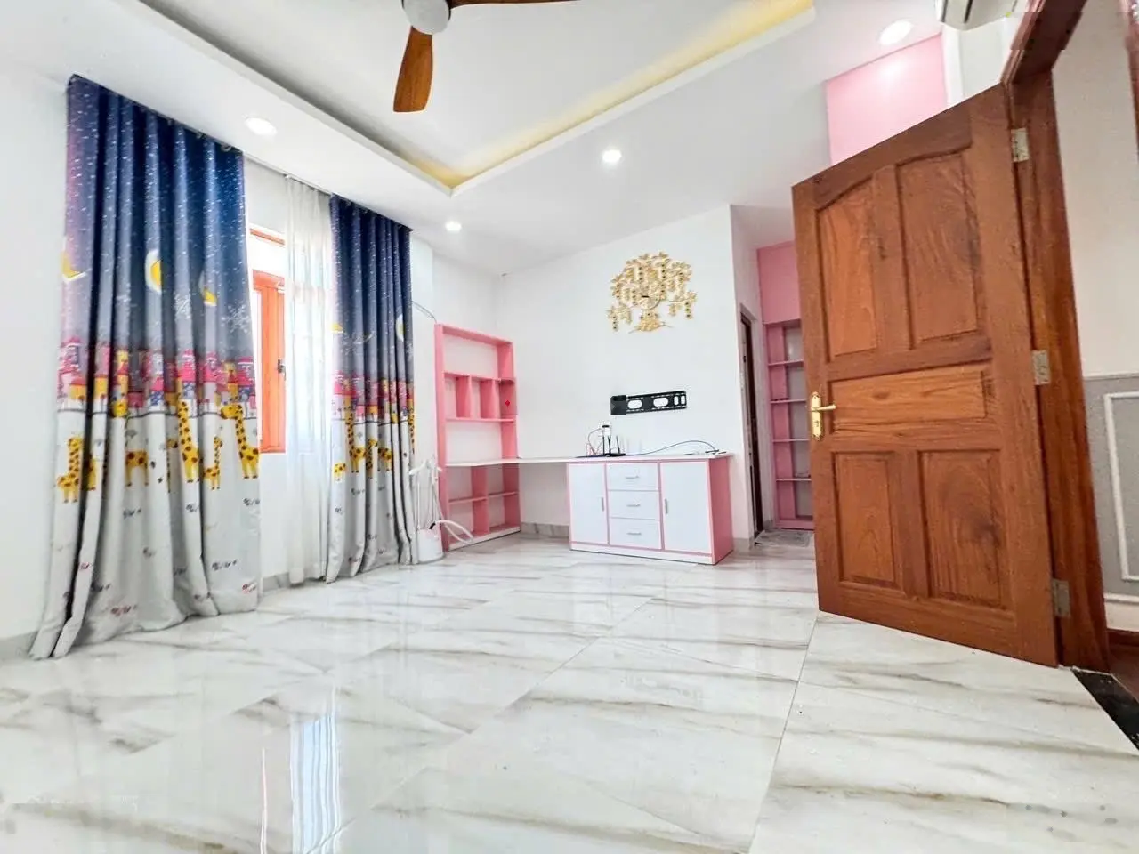 Nhà mặt tiền đường 12 hiệp bình chánh gần đại học luật 4tầng 6pn,5wc dt: 7 x 17