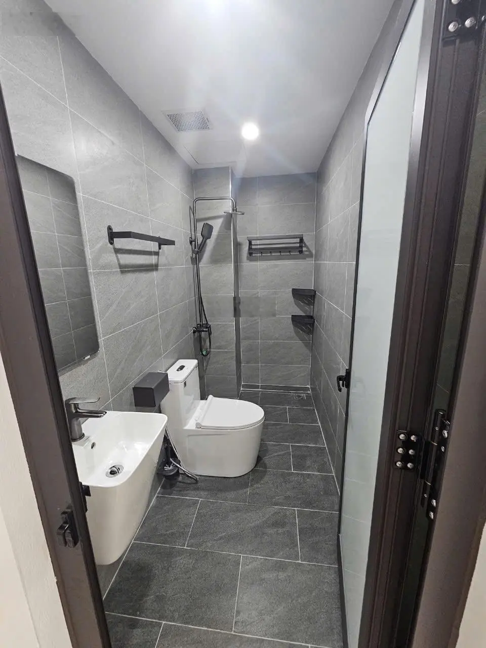 Cần bán nhanh căn liền kề shophouse mặt Lý Anh Tông đã hoàn thiện cơ bản có thể ở luôn