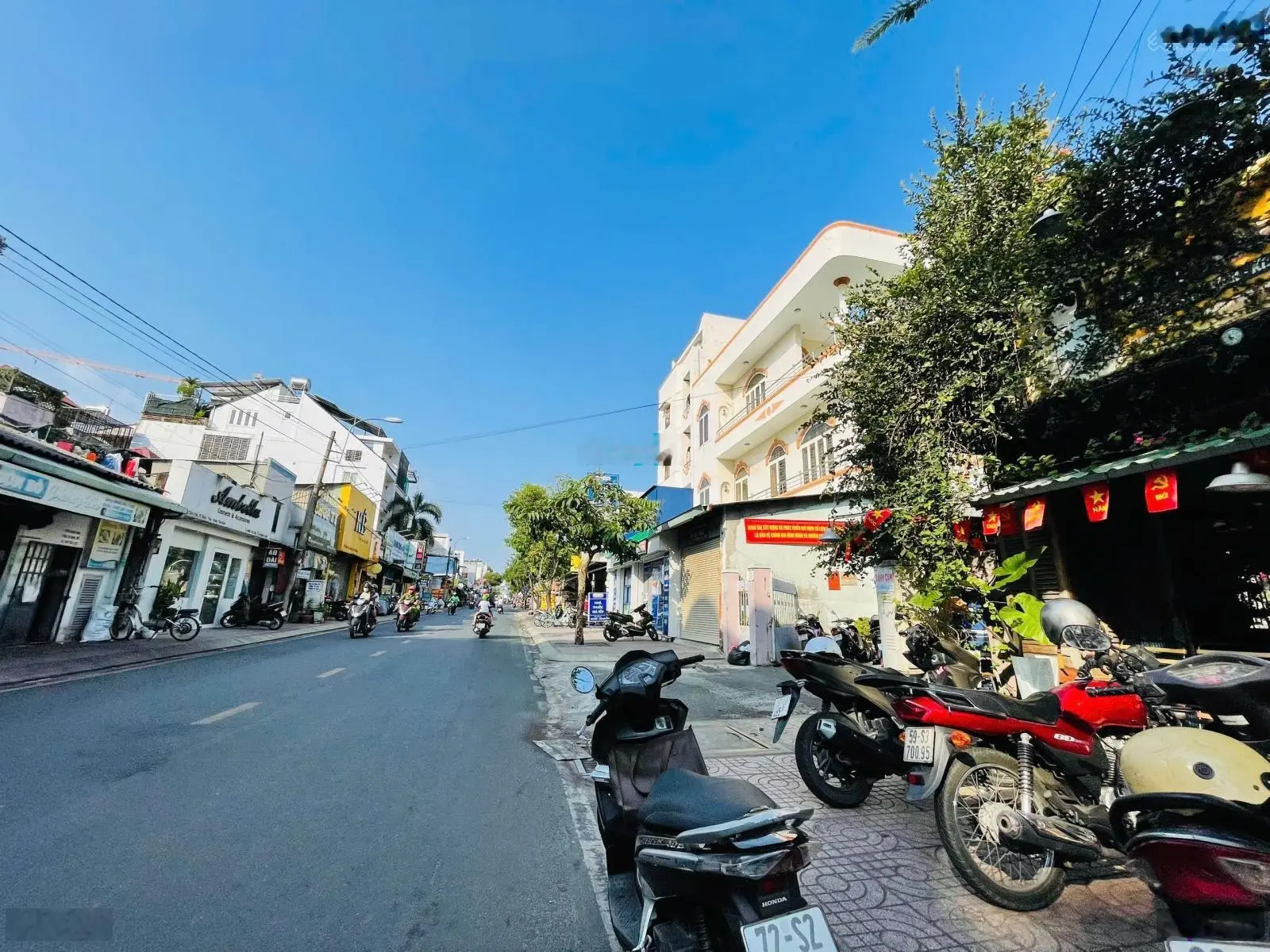 Bán nhà mặt tiền 4 tầng đường Dân Chủ. Đang cho thuê 35tr/ 1 tháng