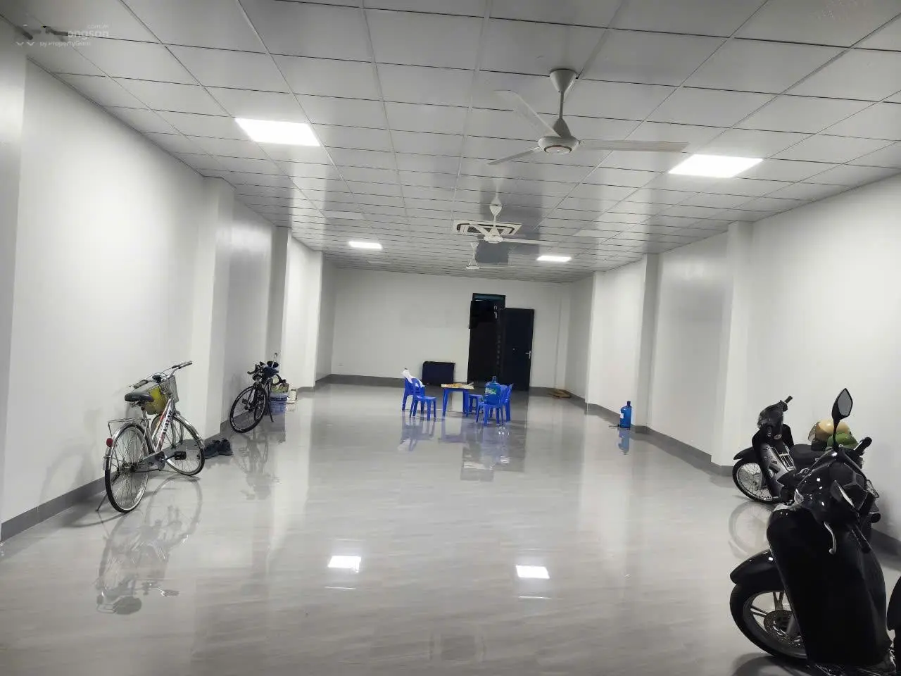 Chính chủ bán nhà 3 tầng mới xây , Mặt Phố Lê Văn Lương giá :15 tỷ
