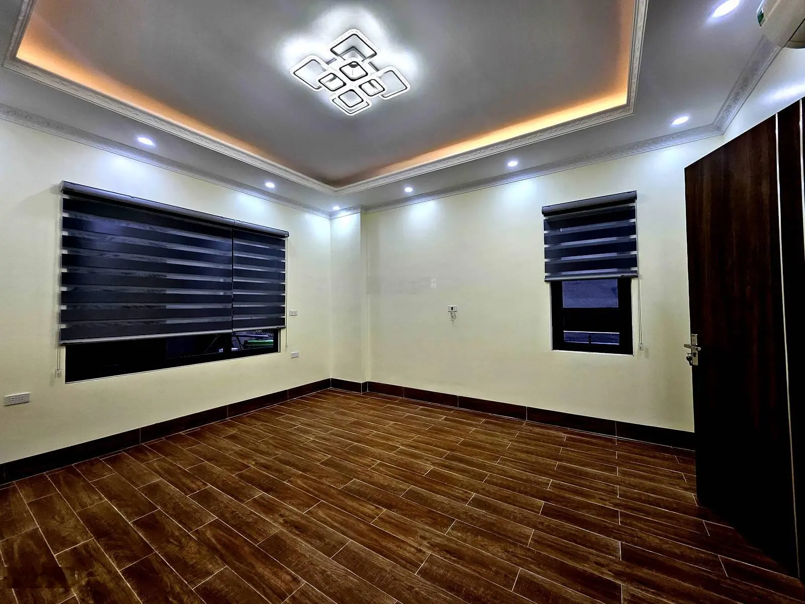 Bán nhà ngõ 155, ngách Cầu Giấy ô tô cách nhà 50m. Diện tích 40m2, 6 tầng, 4,3m, giá 10,9 tỷ