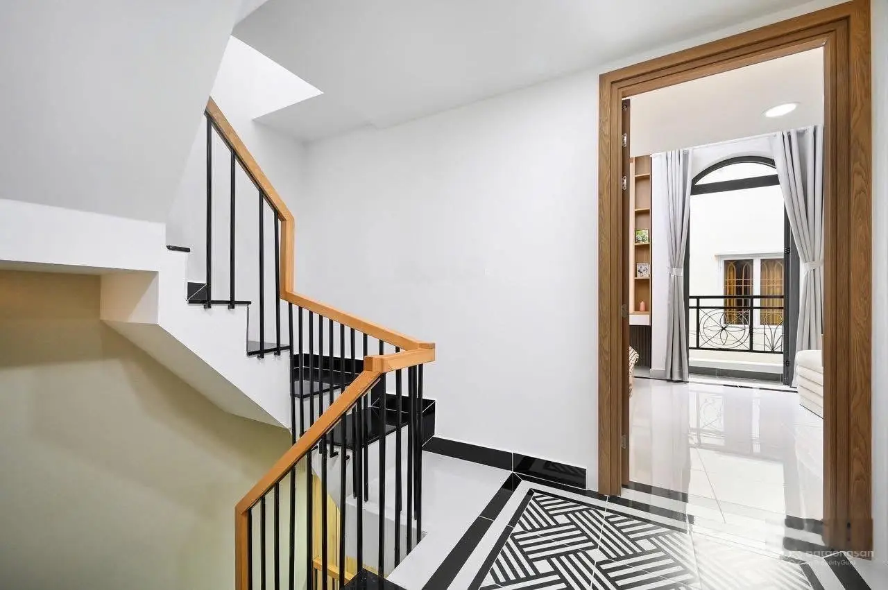 Chính chủ bán gấp nhà 2 lầu Đường số 8, phường 11, Gò Vấp, giá 3 tỷ 7, sổ hồng riêng, tặng nội thất