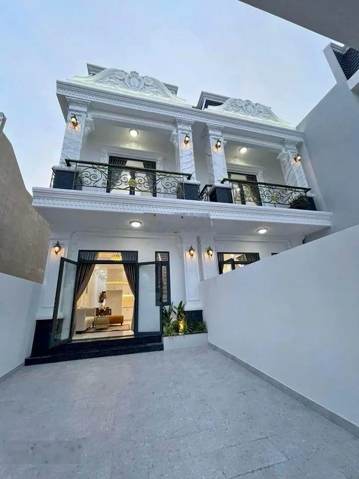 Nhà đẹp vào ở ngay - sổ vuông A 4 - 80m2 - 2 lầu giá 9tỷ9 đường Số 43 - P. Bình Thuận - Quận 7