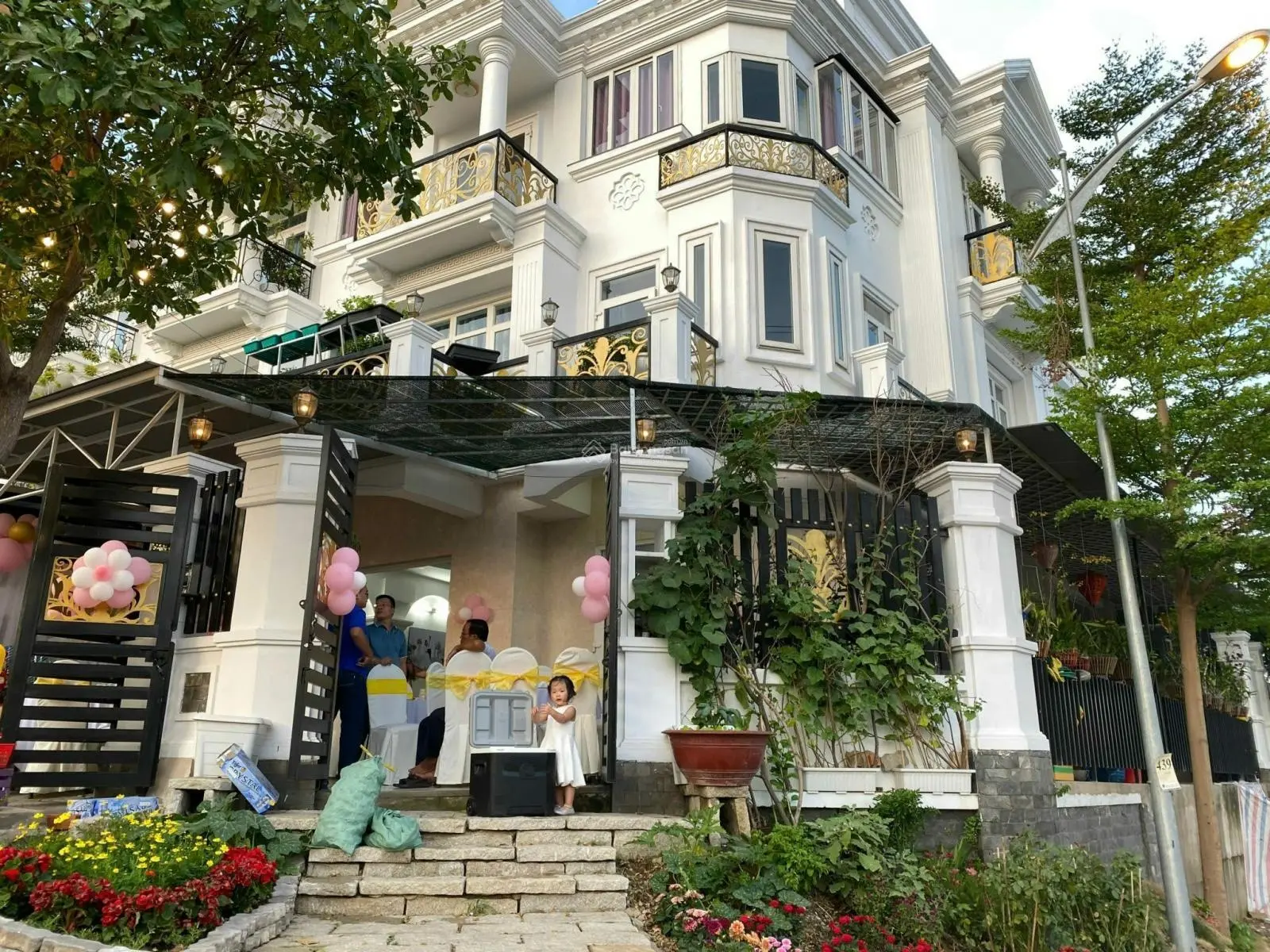 Căn góc 2 MT 2 - 4 đường số 8 ngay khu Cityland, P5, Quận Gò Vấp. DT: 13x19m (208m2). Giá 42 tỷ