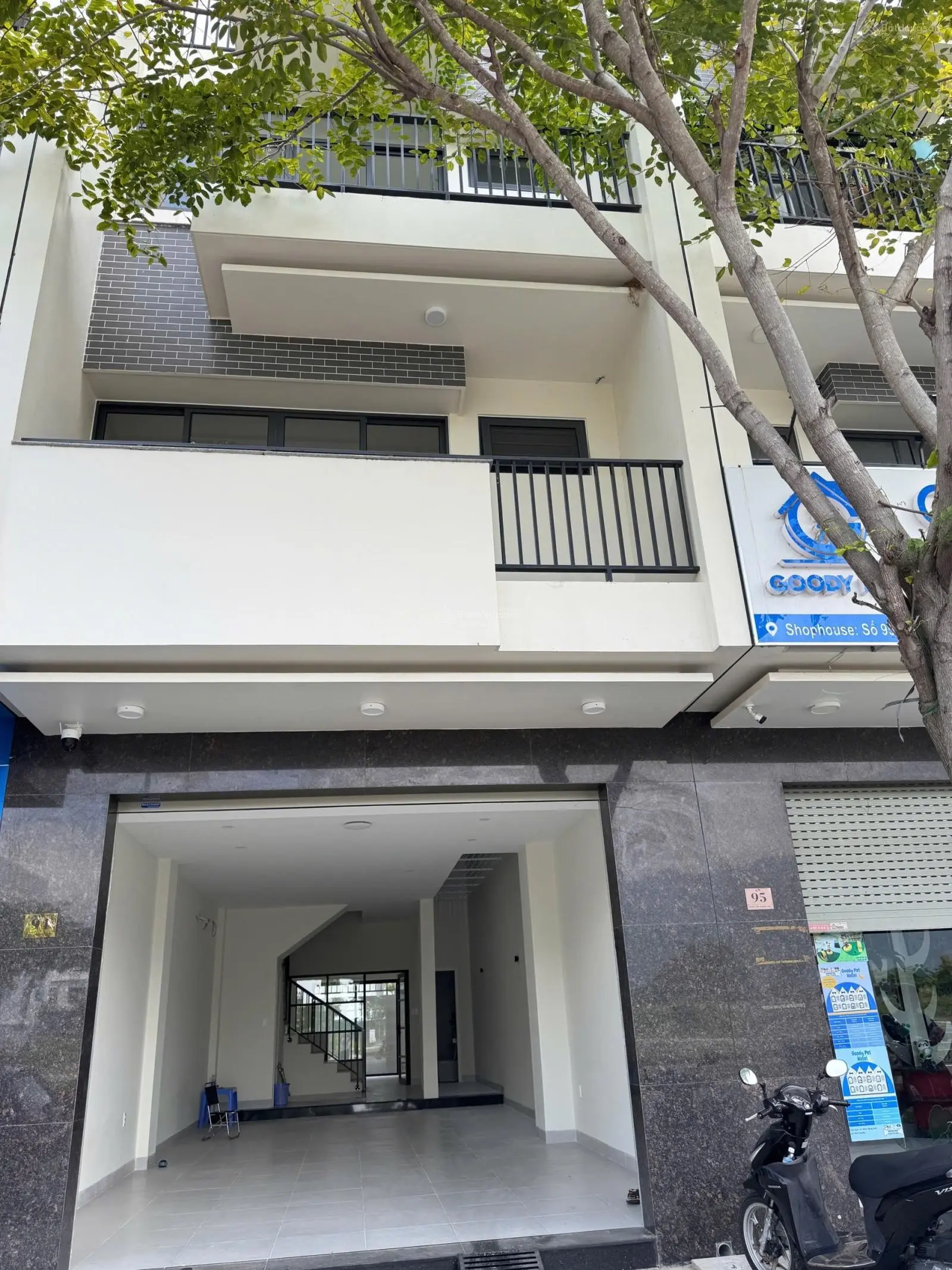 Em Nguyệt Nha Trang cần bán nhà kinh doanh đẹp và kiên cố tại khu đô thị Phước Long - Nha Trang