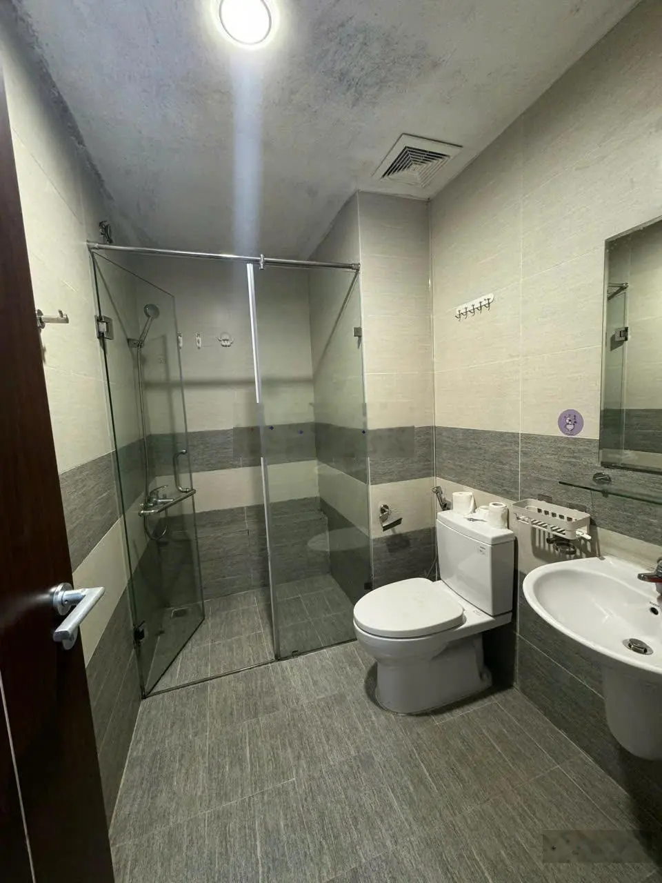 Anh trai mình cần bán căn hộ 3 phòng ngủ - 83m2 của nhà đang ở, nhà đẹp tại An Bình City