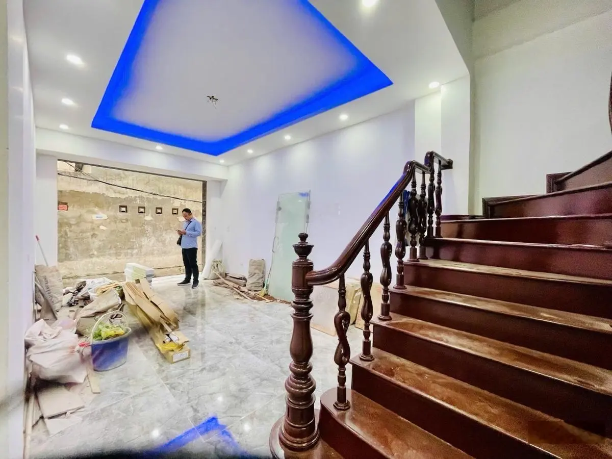 Bán gấp nhà Nguyễn Khánh Toàn 49m2 x 4 tầng dân xây chắc chắn mới tinh ở cực sướng