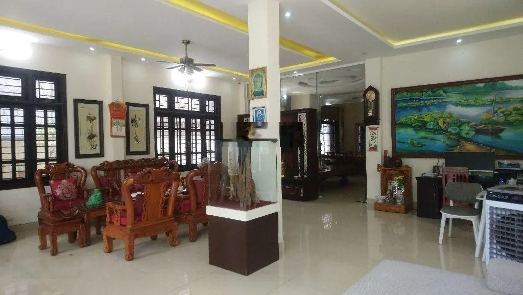 Anh chị gửi bán căn biệt thự víp ngay biển mỹ khê, nằm trên đường dương đình nghệ ,ra biển 200m.