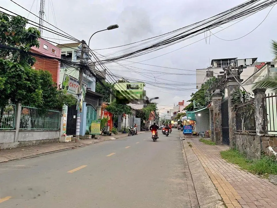 Hàng hiếm tại đường Bờ Kinh gần BV Đa Khoa Vĩnh Long, Tp.Vĩnh Long 120m2/700tr, SHR.