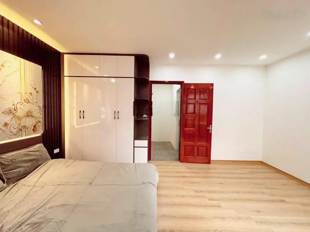 Dịch Vọng , 6 tầng , lô góc 2 thoáng , full nội thất , ôtô đỗ 30m , 7,25 tỷ có thương lượng .