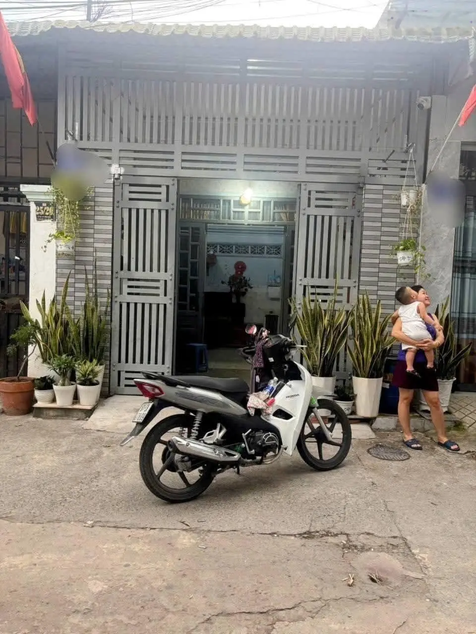 Nhà cấp 4 đường thông gần ngã ba ông xã
