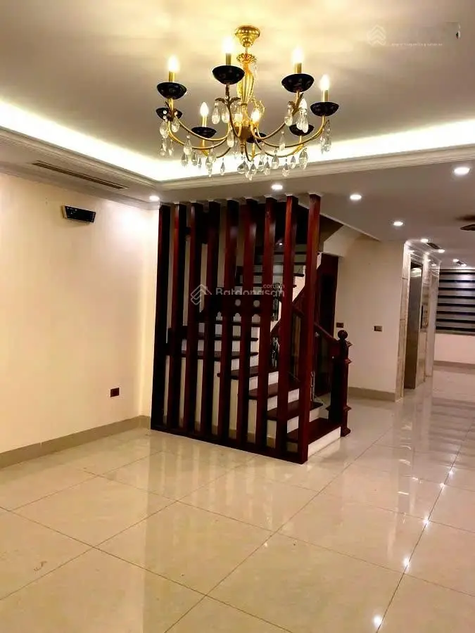 Cần bán tòa nhà 6 tầng mặt hồ Tây, mặt phố Nhật Chiêu, 108m2. Mt: 6m, Vị trí đắc địa