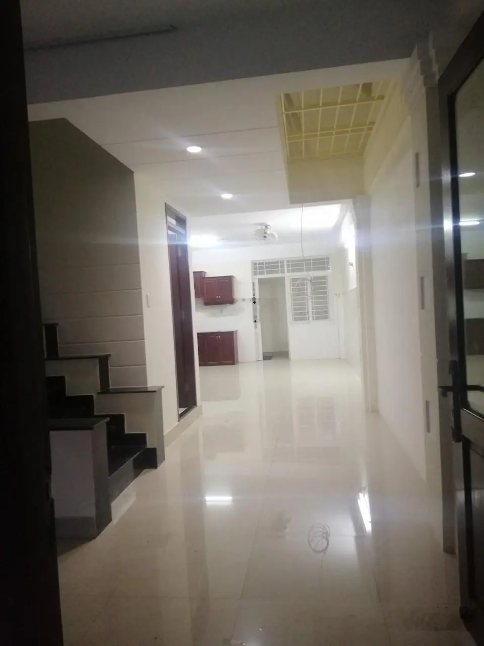 Nhà phố kinh doanh 5x16m, 1 hầm 1 trệt 2 lầu ST, siêu vị trí, HĐ thuê 32 tr/tháng giá bán 18 tỷ TL
