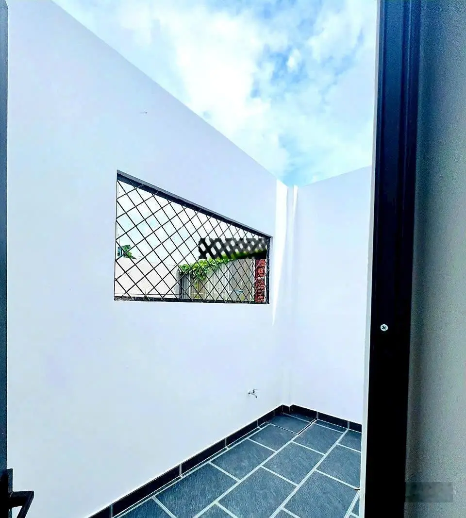 Nhà 1 trệt 1 lầu mặt tiền Lộc Hậu vô 50m 1,95 tỷ tặng full nội thất cách thị trấn Cần Giuộc 5p