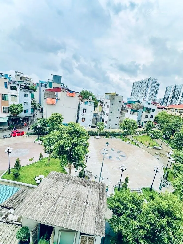 Bán nhà Hai Bà Trưng, Lô góc 2 thoáng , gần o to, view công viên , vào ở luôn , 35m2- 5,37 tỷ