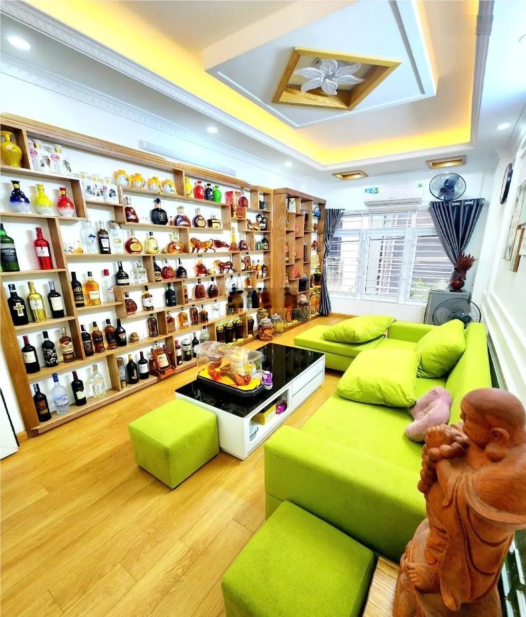 Nhà đẹp tam trinh - 35m - nhỉnh 6 tỷ - sát phố - ô tô chạy vòng quanh
