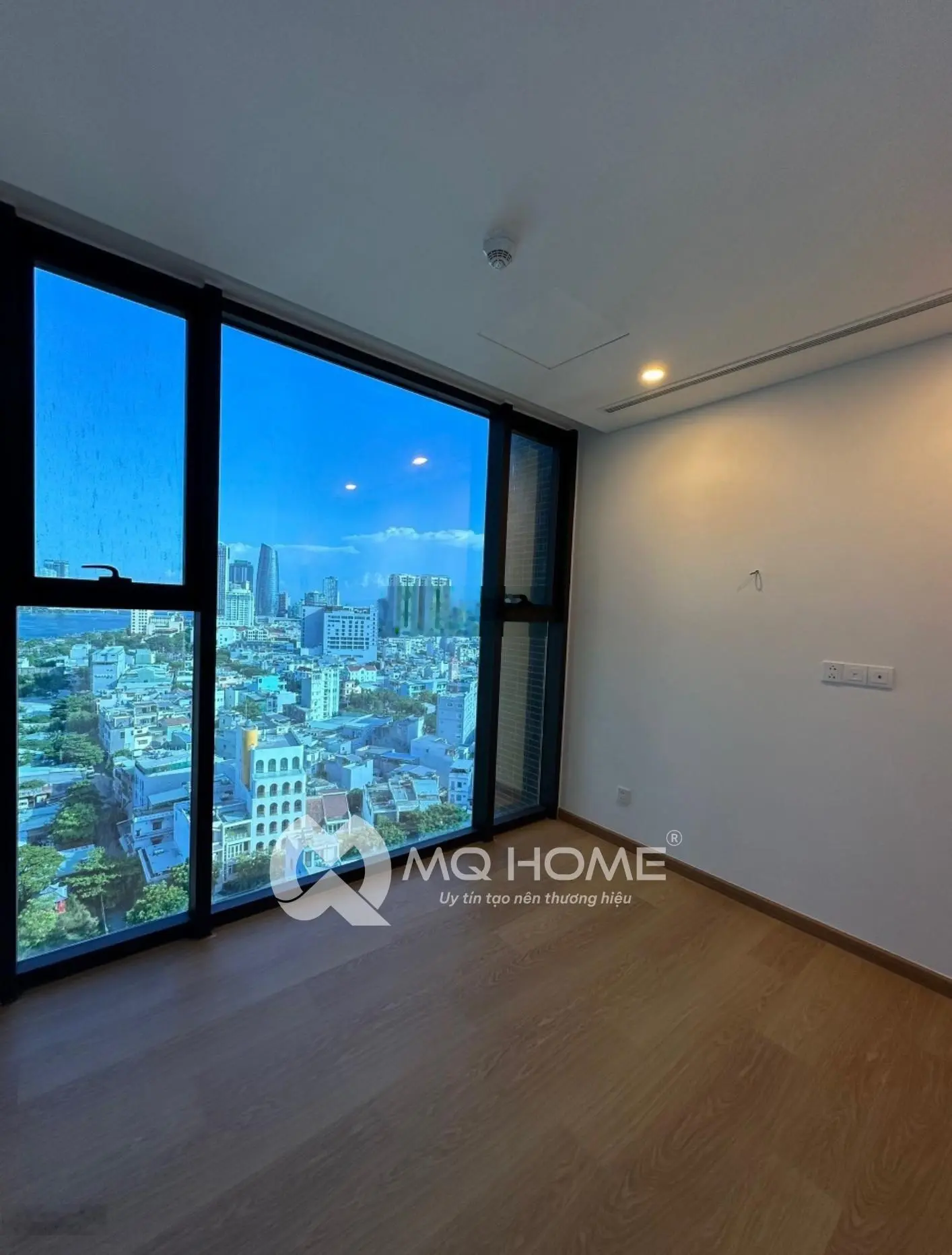 Cần bán căn hộ cao cấp SAM Tower 2PN tầng cao view sông, giá cực rẻ