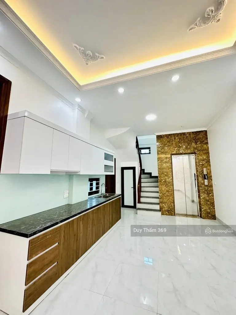 Măt tiền rộng | nhà phân lô | ô bàn cờ | ô tô tải tránh | vỉa hè kinh doanh sầm uất
