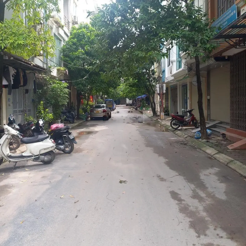 Nhà đẹp - phân lô vỉa hè - đường ôt tránh dừng đỗ - kinh doanh - trung tâm văn quán.