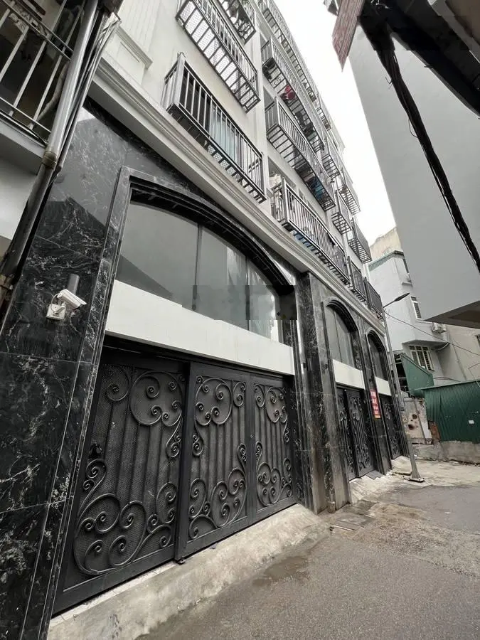 Chính chủ cần bán gấp CC mini phố Khuất Duy Tiến DT: 100m2 MT: 8m nhà 8 tầng thang máy 20P khép kín