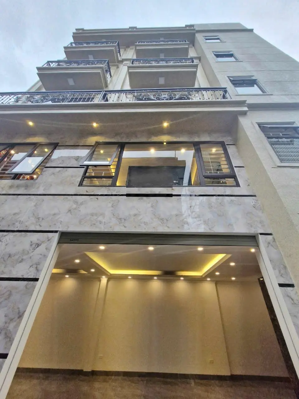 NGỌC LẦM PHỐ NHÀ 6tầng thang máy ngõ ôtô sổ đỏ 47m2 long biên bán