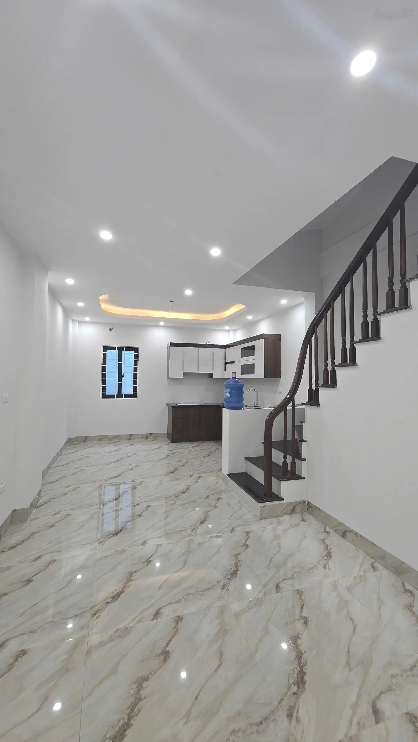 Bán nhà 5 tầng DT 35m2. Ngõ rộng, có sân riêng rộng 8m. Cách trung tâm Hà Đông 4km. Giá chỉ 2,3x tỷ