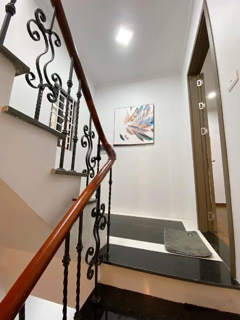 Nhà cự lộc đẹp mới lung linh - thoáng sáng - sát phố, sát hồ, bãi gửi ô tô - full nội thất tặng lại